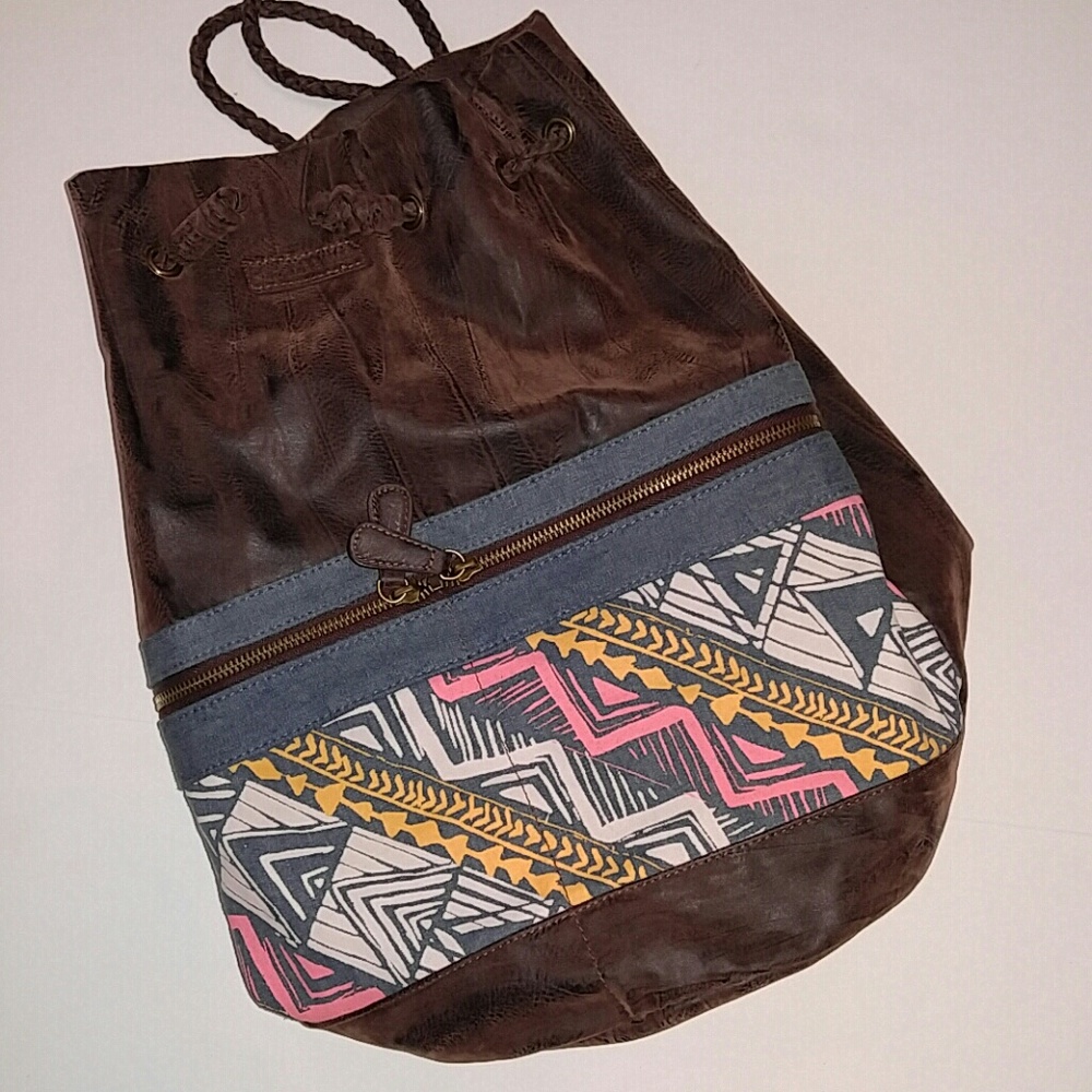 Billabong Canvas Faux leather Backpack NICE!  Some wear at the top.